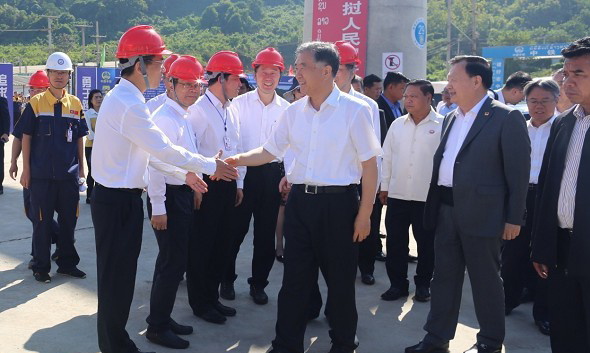 中共中央政治局常委、全国政协主席汪洋视察中老铁路，亲切接见中国铁物参建代表